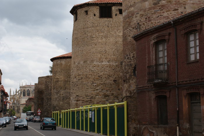 Испания, стены Леона 