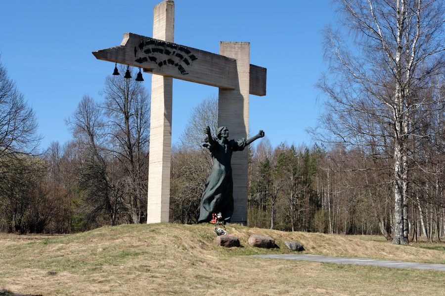 Мемориал в деревне Шуневка