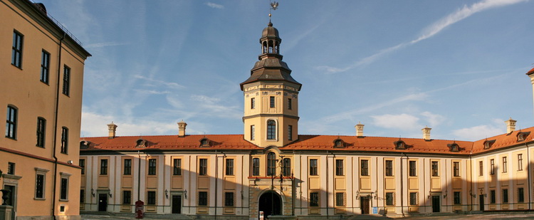 Панорама двора Несвижского замка