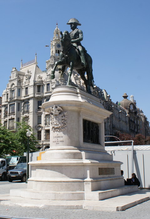 памятник королю Педро