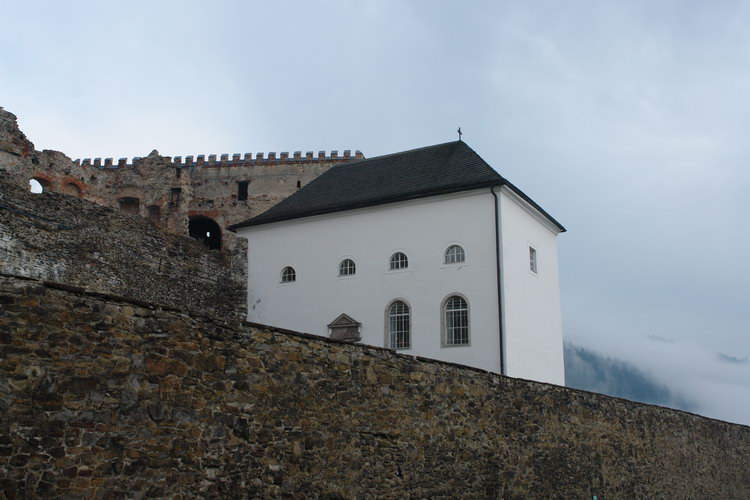 замок в Старой Любовне, Словакия
